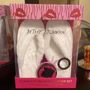 Betsey Johnson Slipper & Body Butter Relaxing Slipper Set